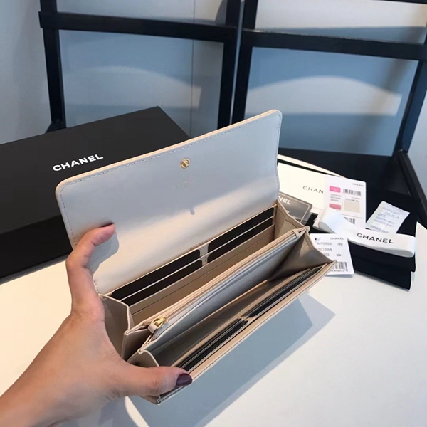 シャネル財布着用イメージ